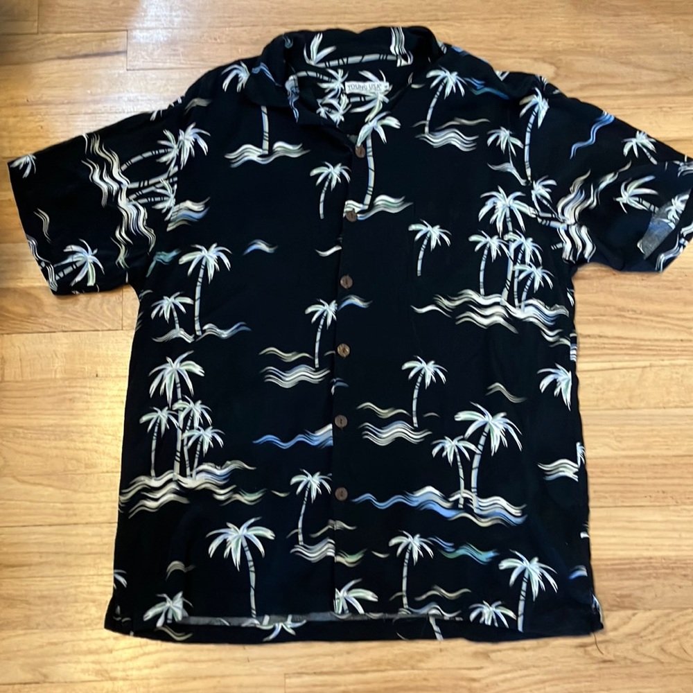 Very nice rayon button down tropical palm tree shirt